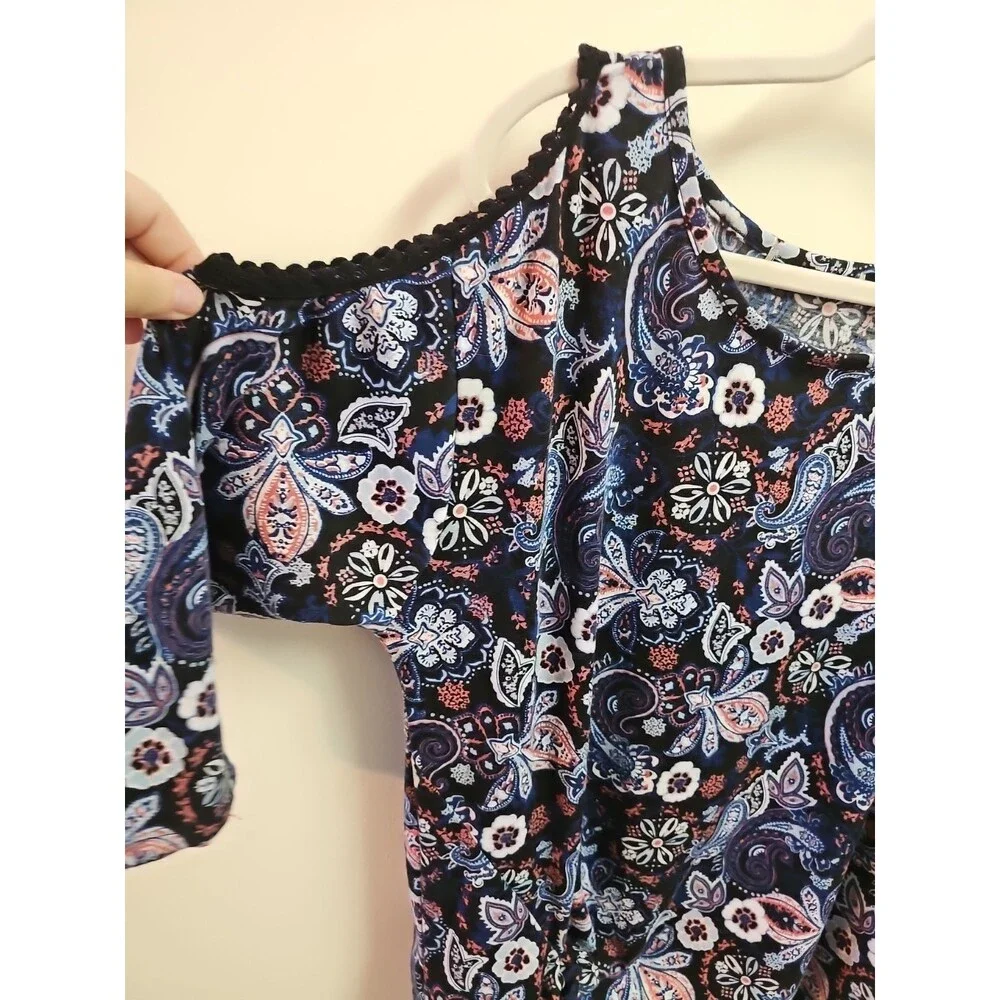 Blue Paisley & Floral Cold Shoulder 3/4 Sleeve Front Style Top Knot Sz XL - Picture 3 of 5